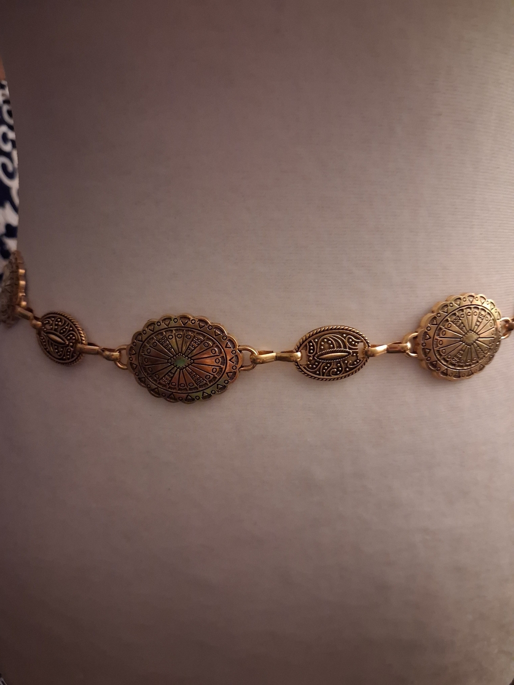 New, Gold-Tone Oval Concho 2 Sizes Western Cowgirl Adjustable Chain Link Belt